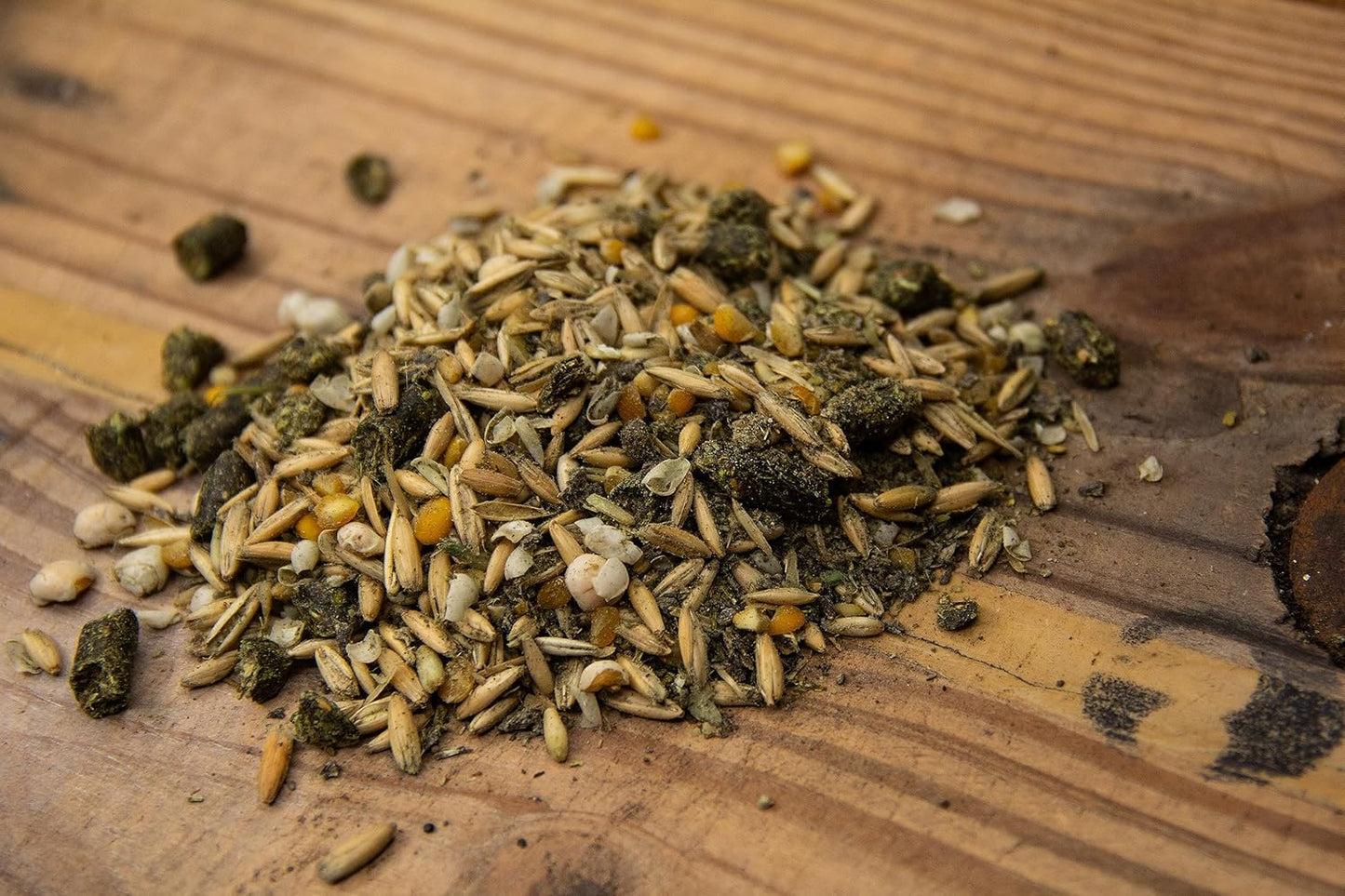 New Country Organics | Elite Horse Feed for Horses Under The Stresses of Competition and Travel | Corn-Free and Soy-Free | 14% Protein | Certified Organic and Non-GMO | Grain & Oats Feeder 40 lbs